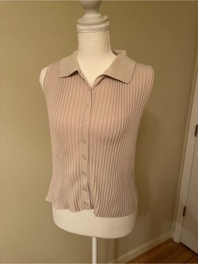 Vintage No Boundaries Sleeveless Ribbed Button-Front Top in Beige